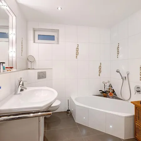 Cathleen Bohnert * Lindau (Bodensee)